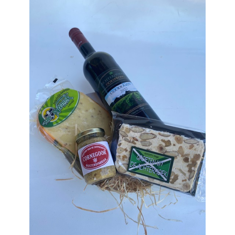 Achterhoeks pakket op bord met wijn en kaas