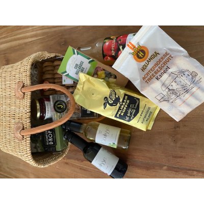 Achterhoeks Kerst- kadopakket rieten tas Achterhoeks Kerst- kadopakket rieten tas
